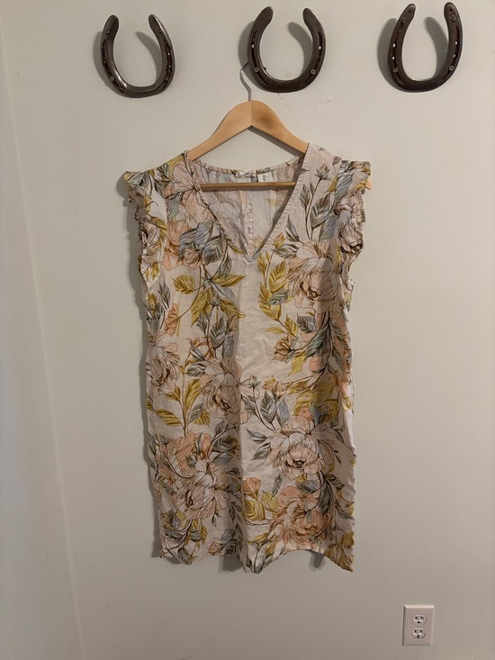 Nicole Miller Tops - Nicole Miller Floral V-Neck Tunic in White, Pink & Green